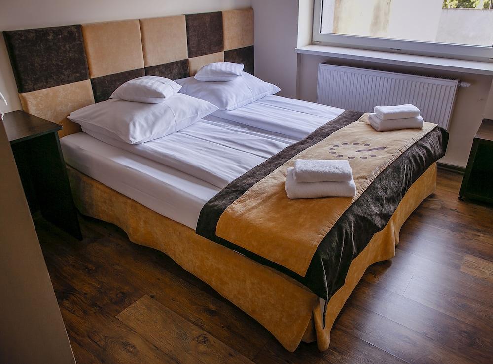 Boutique Hotel'S II Rewolucji Лодз Екстериор снимка