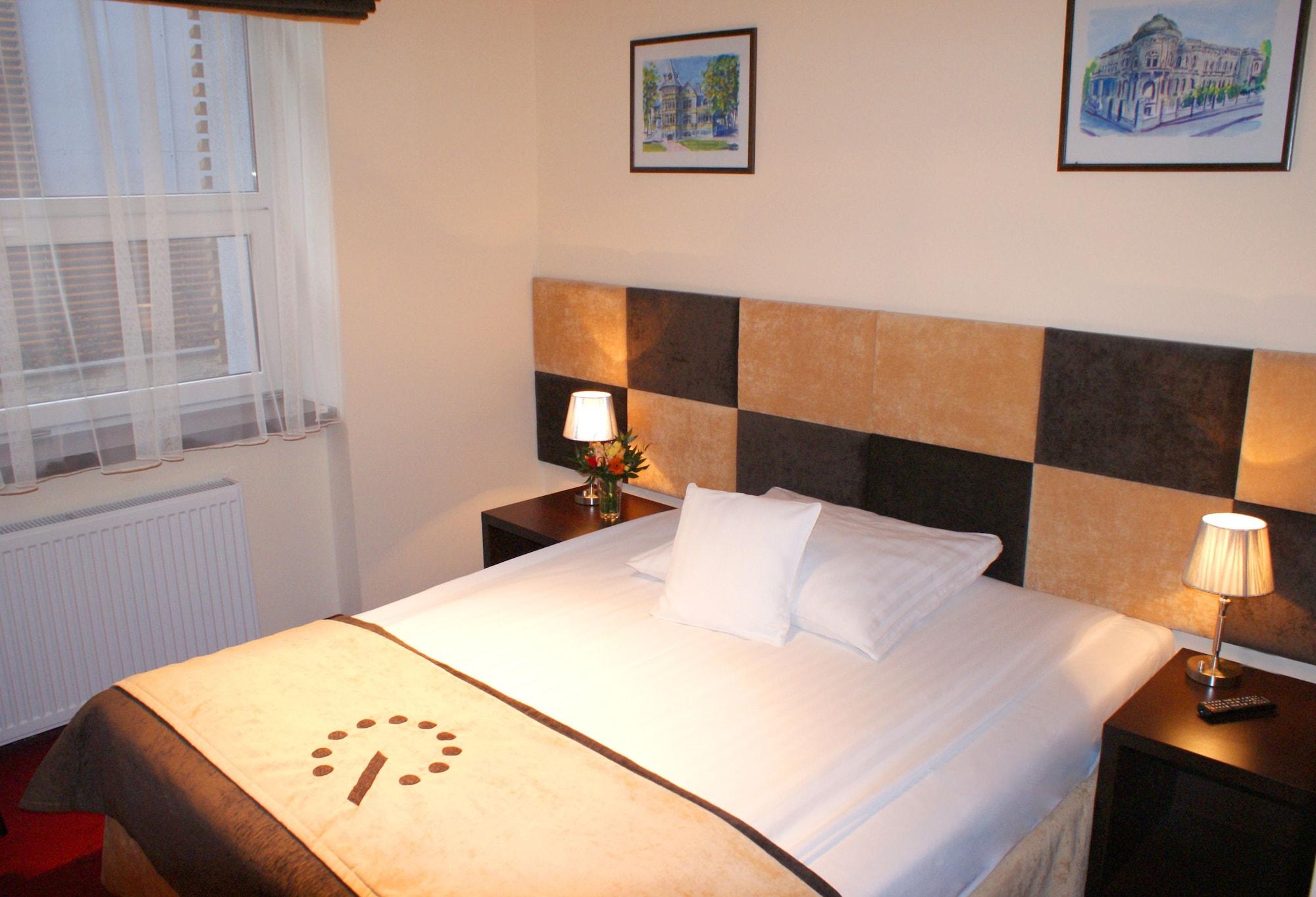 Boutique Hotel'S II Rewolucji Лодз Екстериор снимка
