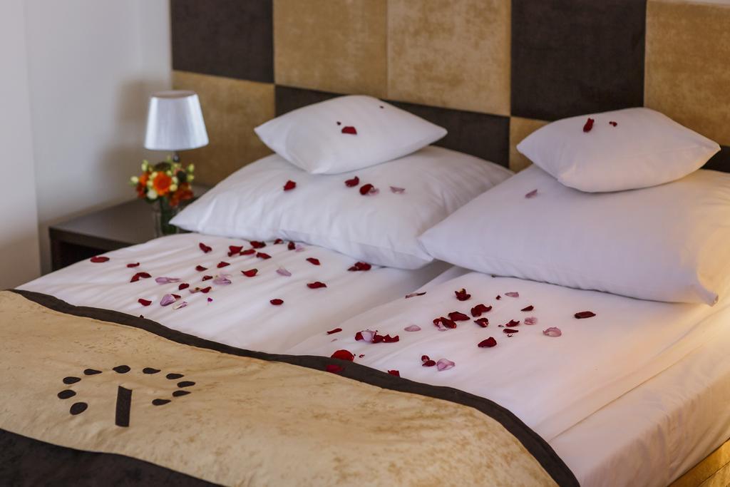 Boutique Hotel'S II Rewolucji Лодз Екстериор снимка