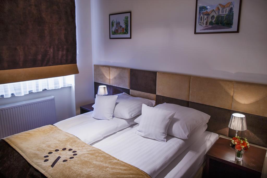 Boutique Hotel'S II Rewolucji Лодз Екстериор снимка