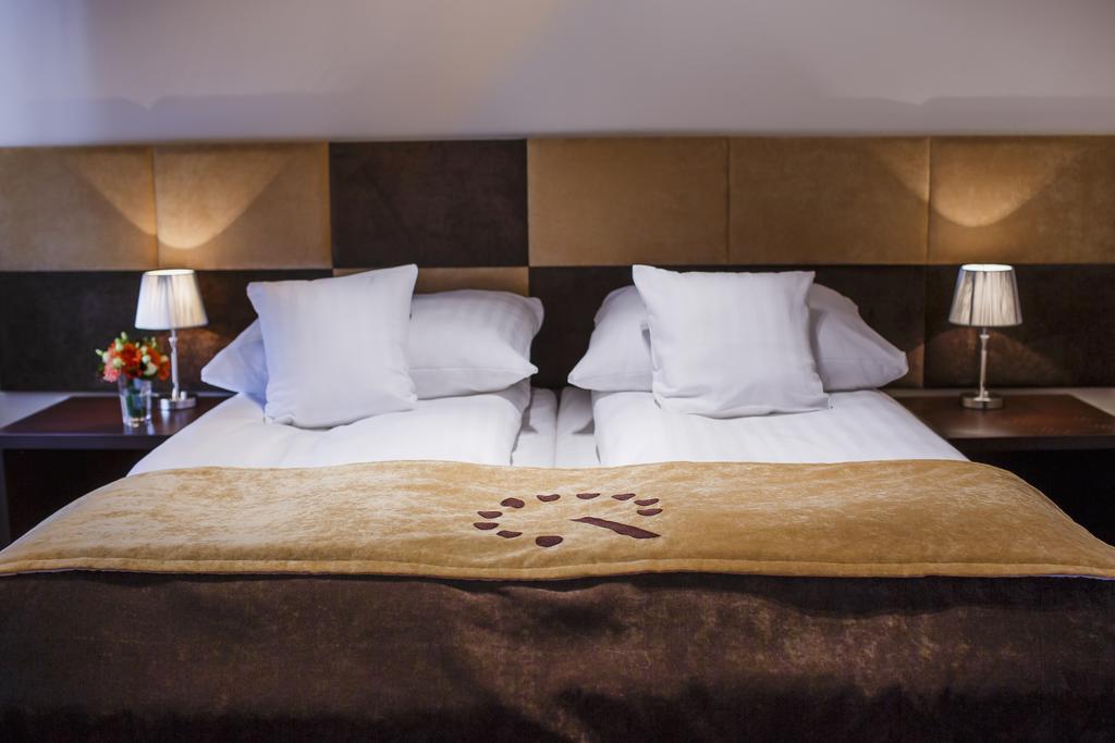 Boutique Hotel'S II Rewolucji Лодз Екстериор снимка