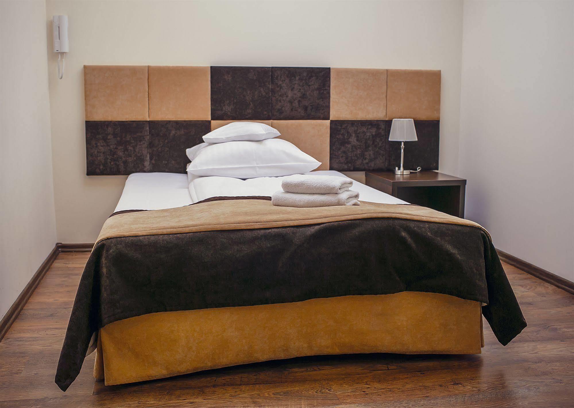 Boutique Hotel'S II Rewolucji Лодз Екстериор снимка